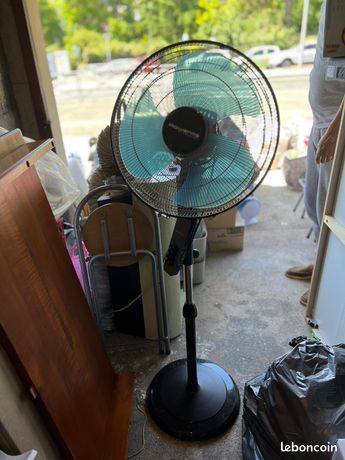 Ventilateur sur pied