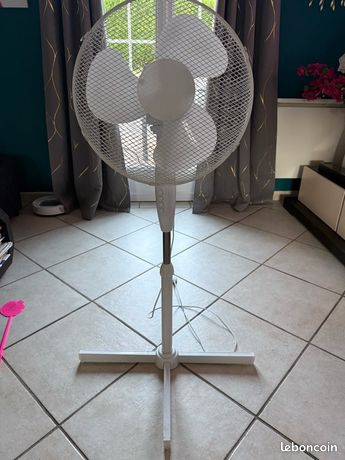 Ventilateur sur pied