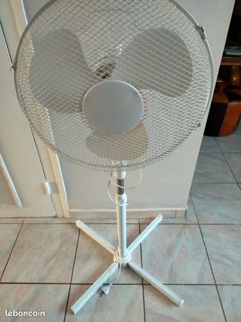 Ventilateur sur pied