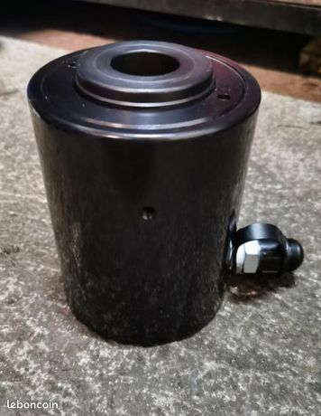 Vérin creux hydraulique 30 tonnes 700 bars type enerpac ssvh power team savoisienne des vérins hydraulique