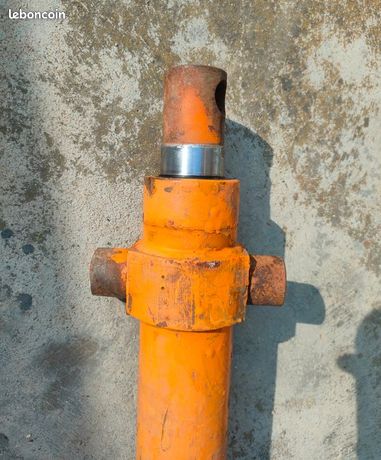 Vérin hydraulique à tourillons