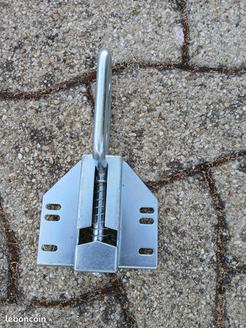 Verrou baïonnette pour portail