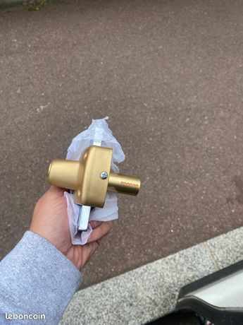 Verrou s’entrouvrent