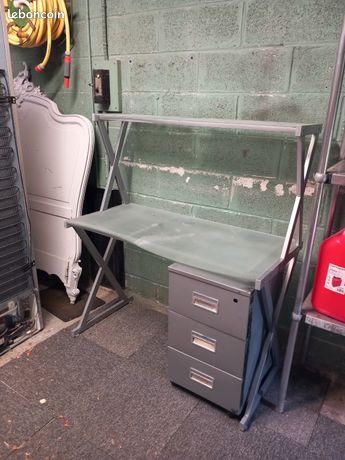 Vide maison à Don bureau en verre