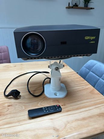 Vidéo projecteur full HD + support plafond + écran déroulant