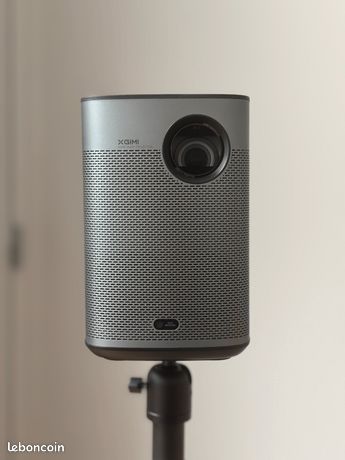 Vidéoprojecteur Xgimi Halo+ / 1920 x 1080 / avec pied