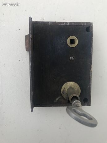 Vieille serrure vintage