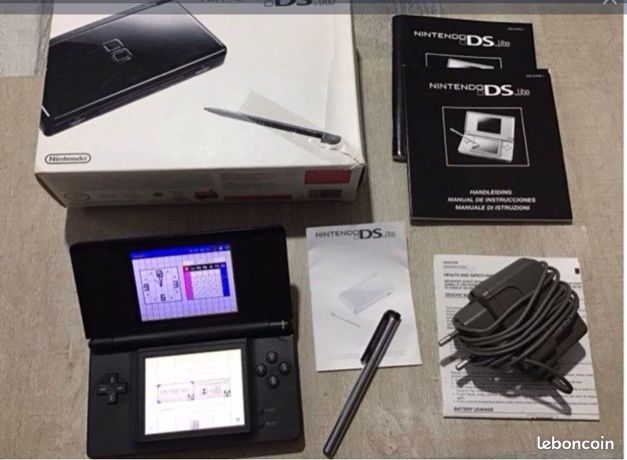 Vintage 2007 Console NINTENDO LITE + 2 stylets