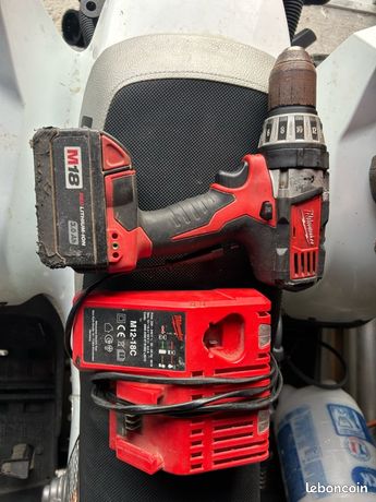 Visseuse Milwaukee avec chargeur