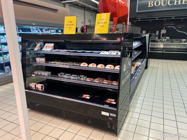 Vitrine avec groupe deporté 125M