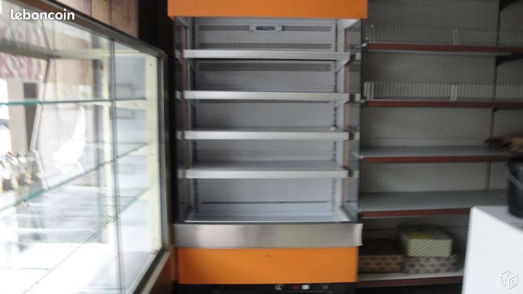 Vitrine refrigerante avec rideau