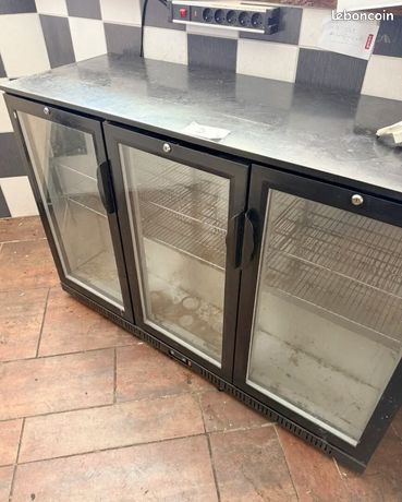 Vitrine réfrigérée à trois portes