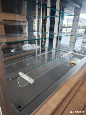 Vitrine réfrigérée et matériel restaurant