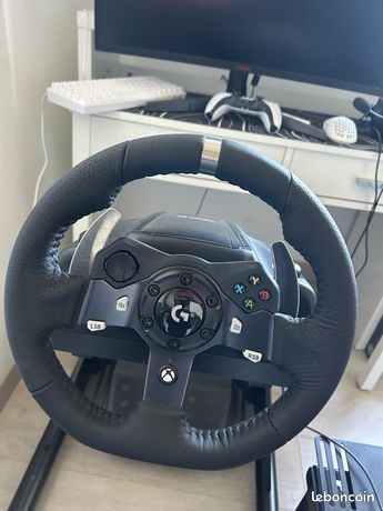 Volant pédalier et levier de vitesse