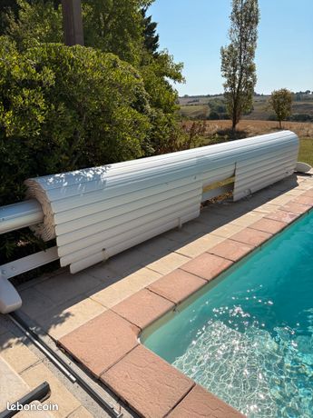 Volet roulant piscine