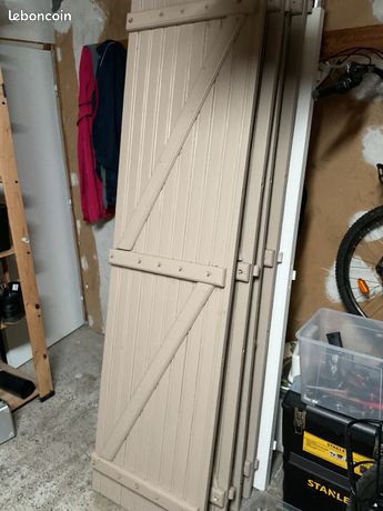 Volets extérieurs en bois