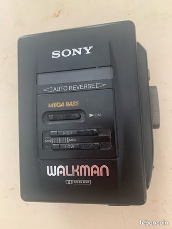 WALKMAN marque SONY réf WM-2055 Auto reverse cassette Dolby B NR avec MEGA BASS peu utilisé