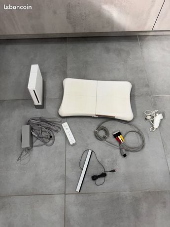 Wii blanche + une manette + balance board wii fit