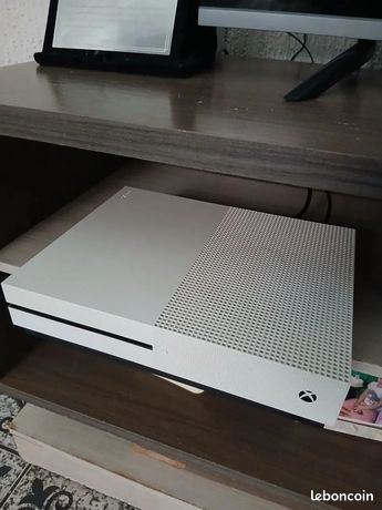Xbox One S 1 To + accessoires
