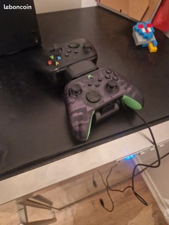 Xbox serie x 1 to plus deux manette et chargeur