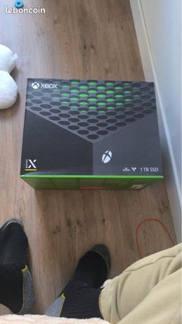 Xbox serie x en très bon état avec 3 jeux